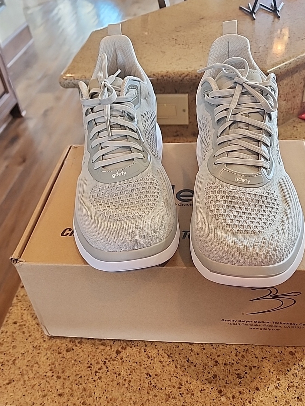 NEW IN BOX MENS SIZE 15W GRAVITY DEFYER VERSOCLOUD XLR8 RUNNING SHOES.